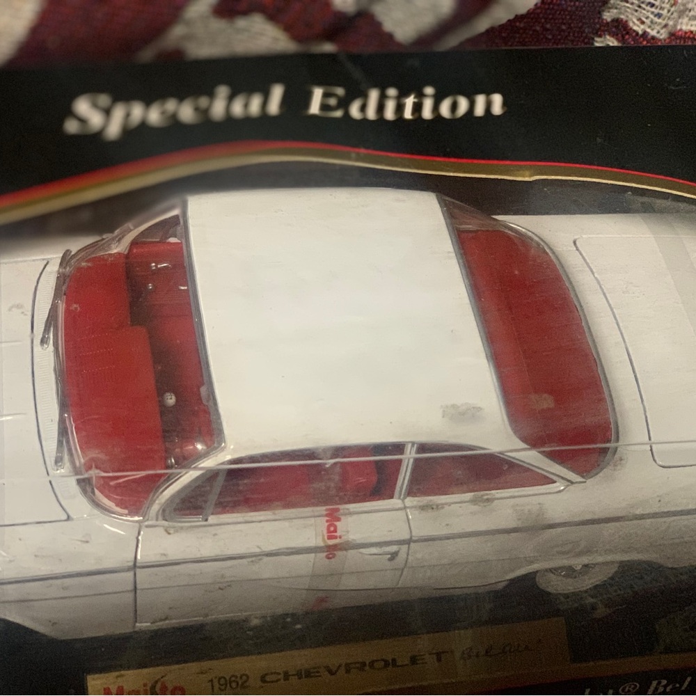 Maisto 1962 Chevrolet Bel Air Model Car - Picture 3 of 4